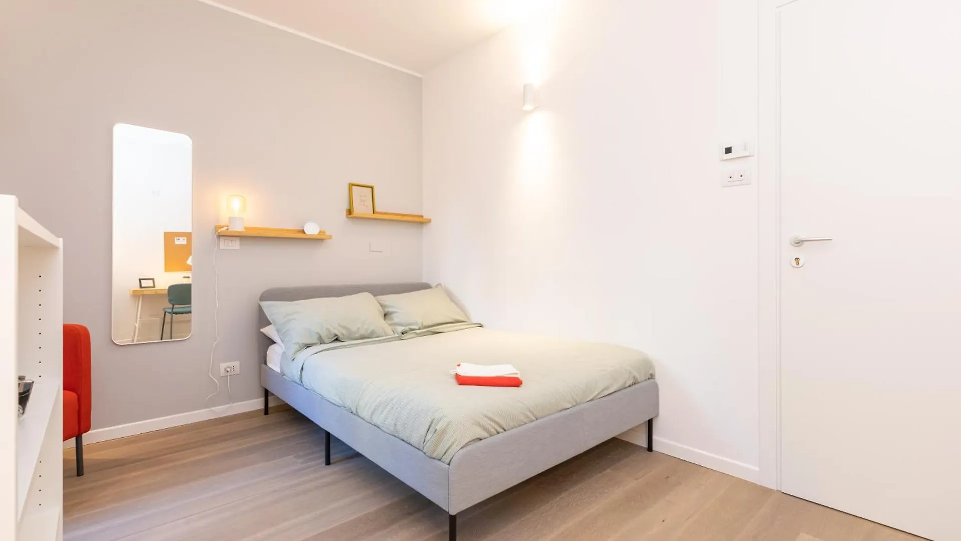 ALTIDO Contemporary apartments in historical Giambellino-Lorenteggio Milano 0*,  Italia