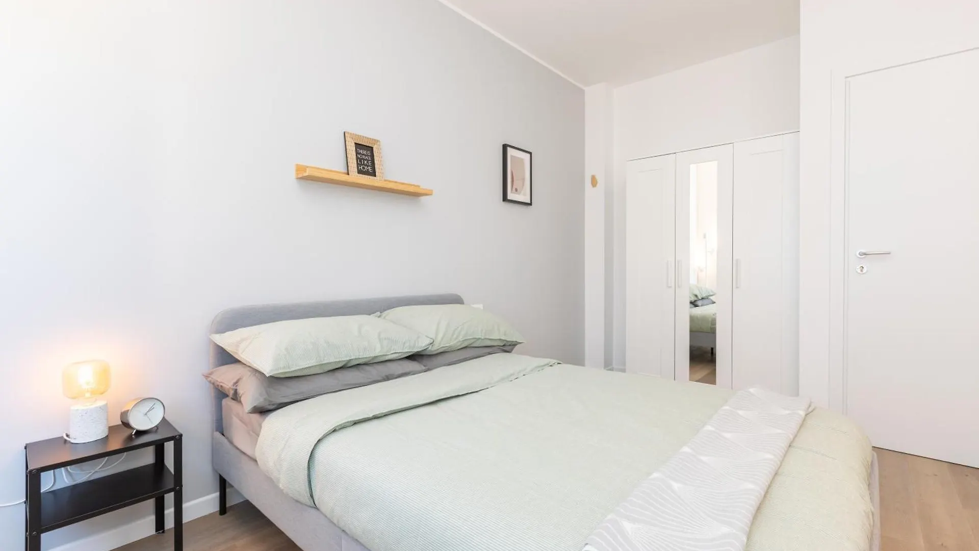 ALTIDO Contemporary apartments in historical Giambellino-Lorenteggio Milano 0*,  Italia